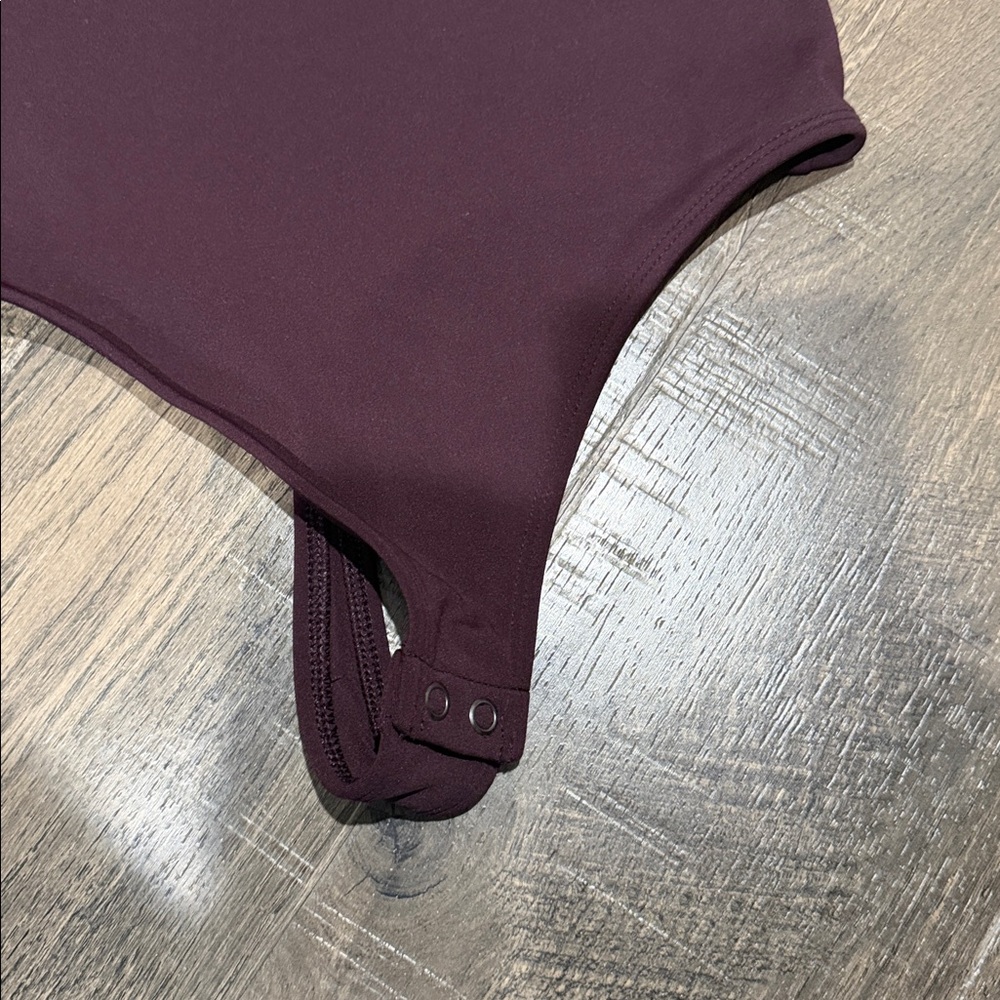 NWT Express Body Contour Scoop Neck Bodysuit in Dark Plum - Picture 3 of 5